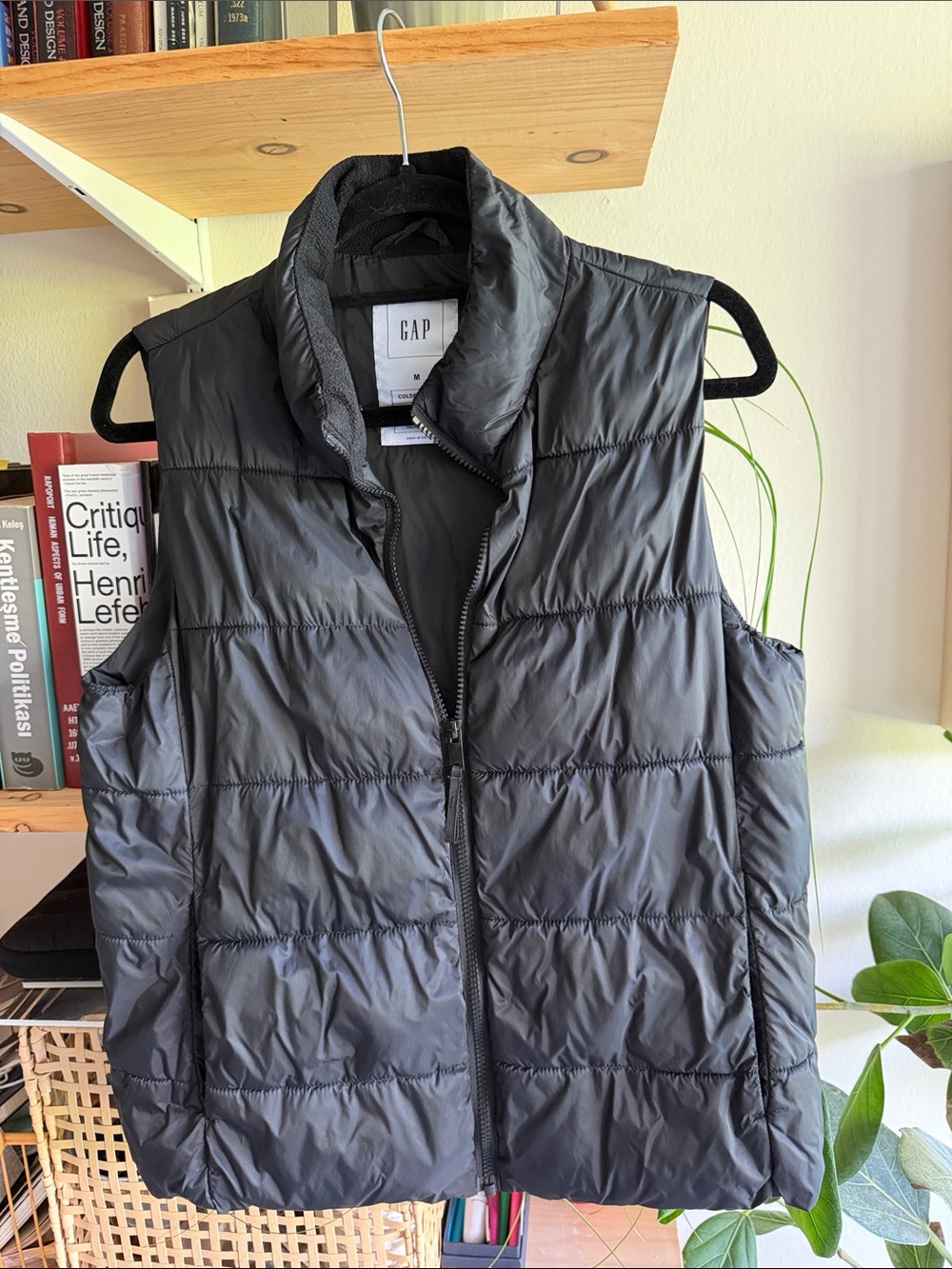 GAP Black Quilted Puffer Vest - Sleeveless Zip Front